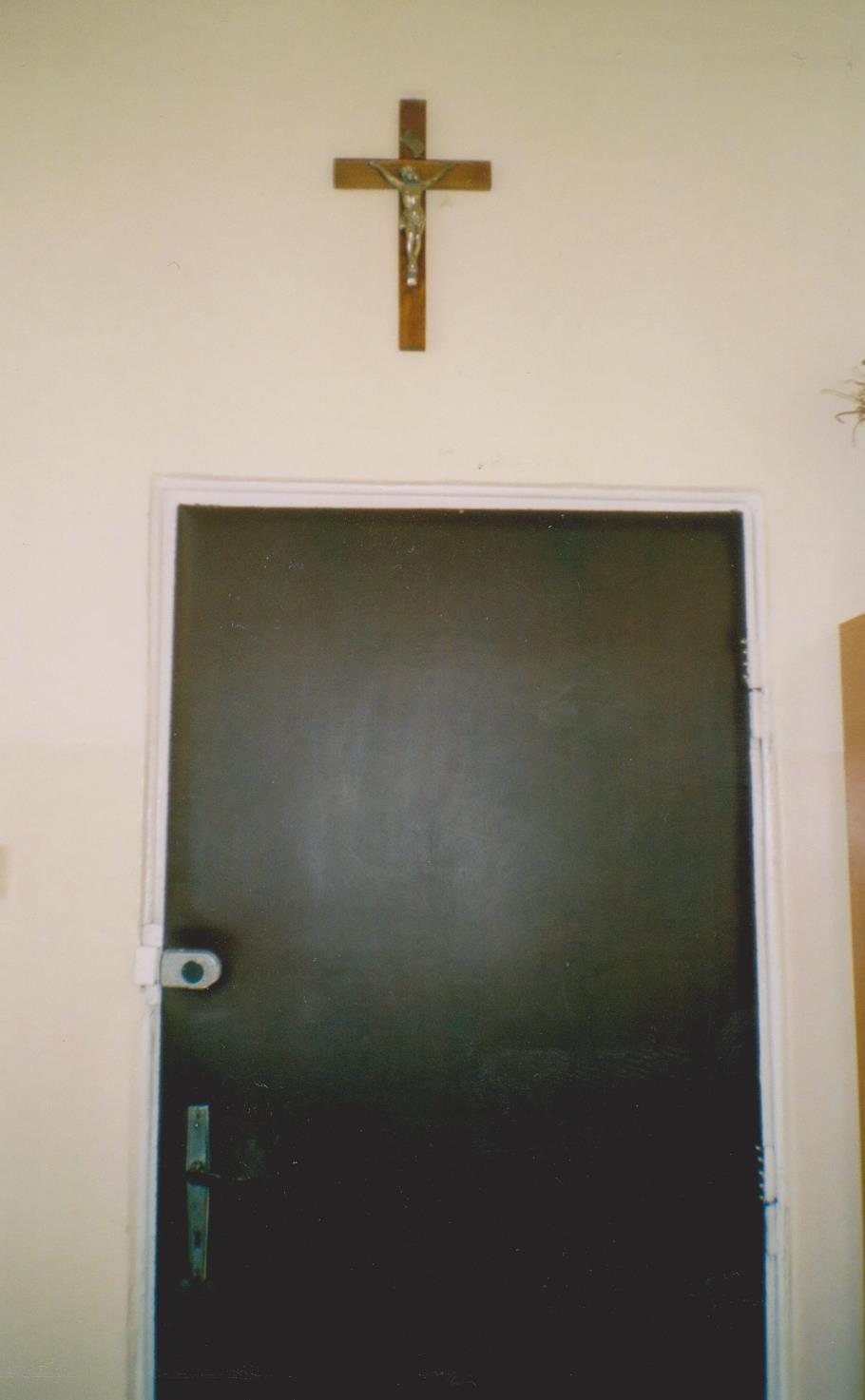 Krzyż na ścianie