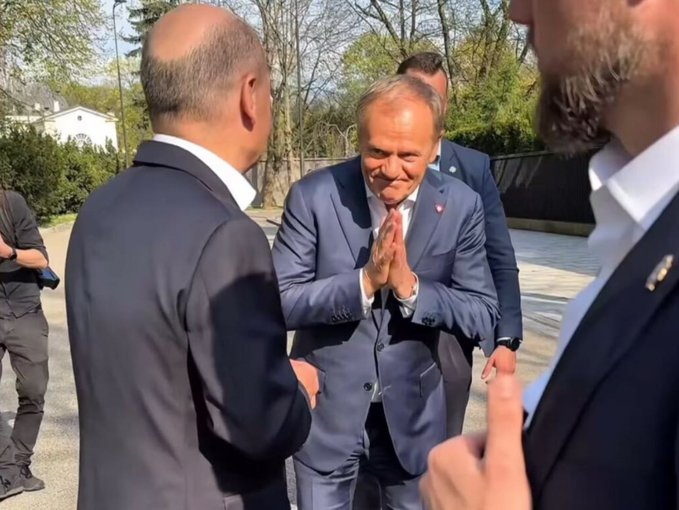Hołd_premiera.jpg